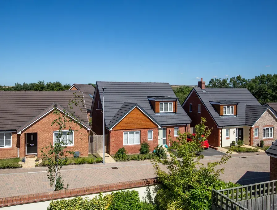 New Houses for sale with 2, 3 & 4 bedrooms in South Molton at 399995