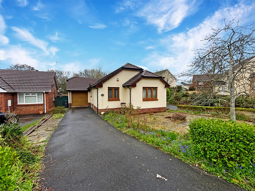 Bungalow for sale with 3 bedrooms in Ley Meadow Drive, Roundswell