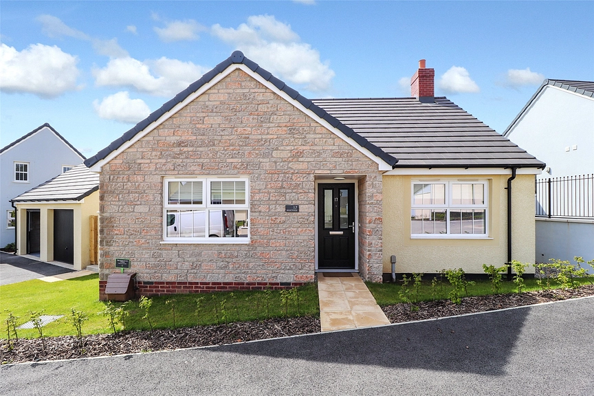 Bungalow for sale with 2 bedrooms in Estuary Avenue, Appledore