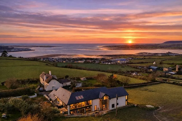 Architecture & Design At Its Finest, Worlington Hill, Instow, Devon, EX39