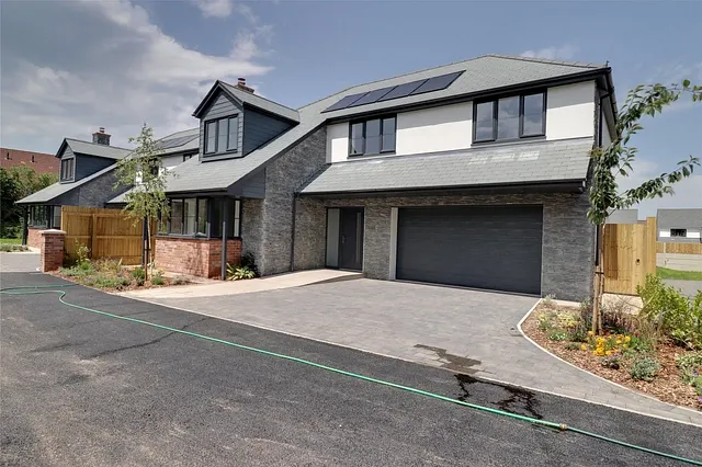 Harvest Drive, Roundswell, Barnstaple, EX31