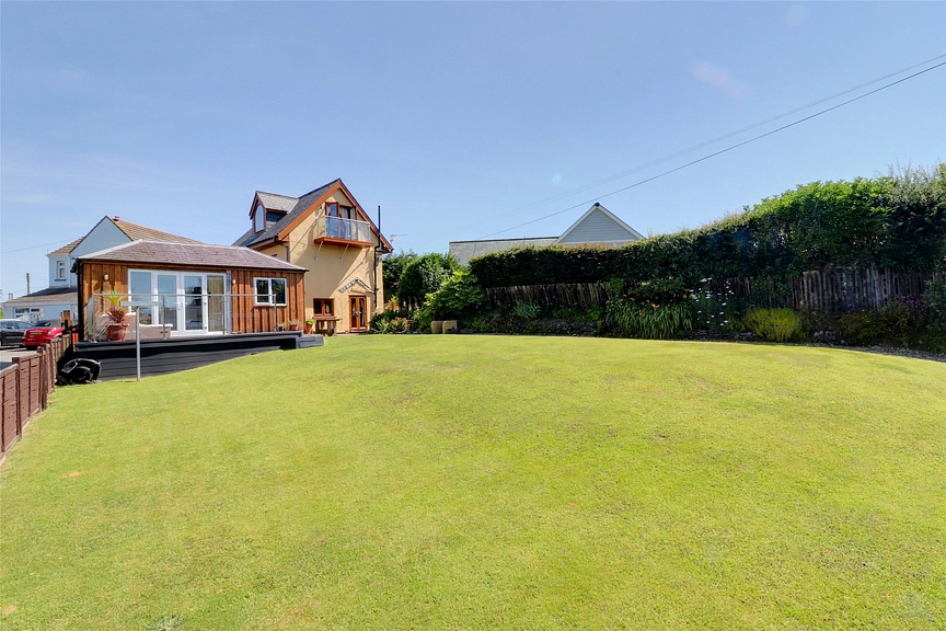 House for sale with 4 bedrooms in Station Road,