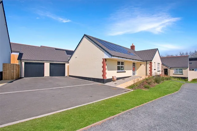 Estuary Avenue, Appledore, Bideford, Devon, EX39
