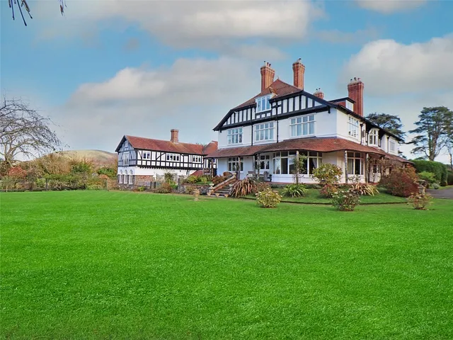 Doverhay Place, Minehead Road, Porlock, Somerset, TA24
